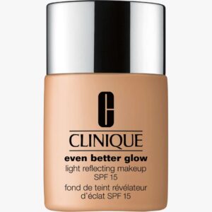 Even Better Glow Light Reflecting Makeup SPF 15 30 ml (Farge: CN 90 Sand)