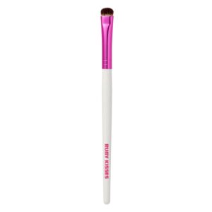 KISS Ruby Kisses C-Curve Eyeshadow Brush