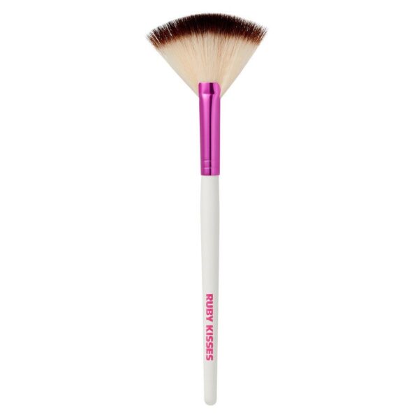 KISS Ruby Kisses Fan Brush