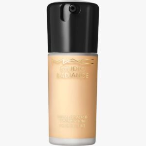 Studio Radiance Serum-Powered Foundation 30 ml (Farge: NC20)