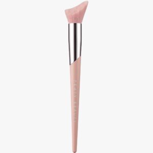 Cheek-Hugging Highlight Brush 120