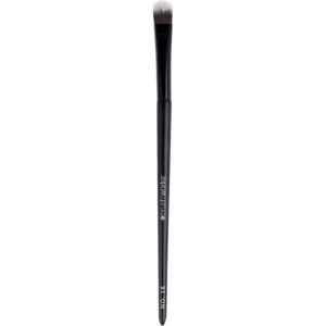 Brushworks No. 18 Flat Eye Brush