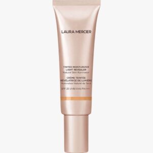 Tinted Moisturizer Light Revealer Natural Skin Illuminator SPF 25 50 ml (Farge: 4C1 Almond)