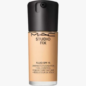 Studio Fix Fluid SPF 15 24HR Matte Foundation + Oil Control 30 ml (Farge: NC15)