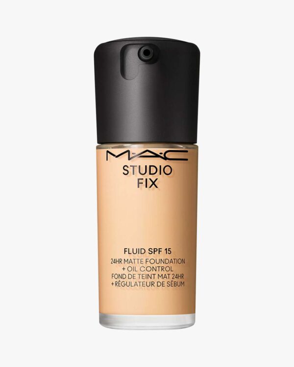 Studio Fix Fluid SPF 15 24HR Matte Foundation + Oil Control 30 ml (Farge: NC15)