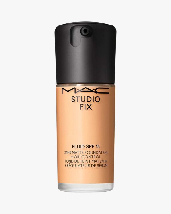 Studio Fix Fluid SPF 15 24HR Matte Foundation + Oil Control 30 ml (Farge: NC20)