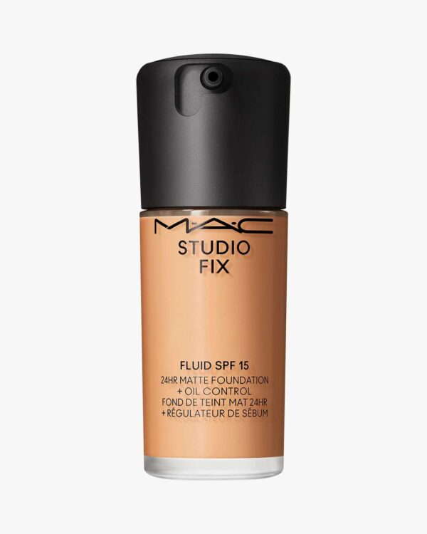 Studio Fix Fluid SPF 15 24HR Matte Foundation + Oil Control 30 ml (Farge: NC40)