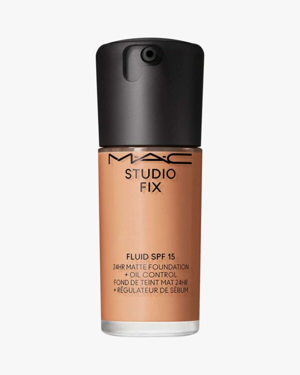 Studio Fix Fluid SPF 15 24HR Matte Foundation + Oil Control 30 ml (Farge: NC44)