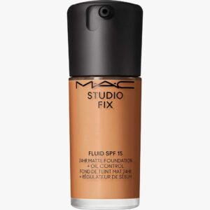 Studio Fix Fluid SPF 15 24HR Matte Foundation + Oil Control 30 ml (Farge: NC45)