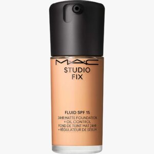 Studio Fix Fluid SPF 15 24HR Matte Foundation + Oil Control 30 ml (Farge: NW15)