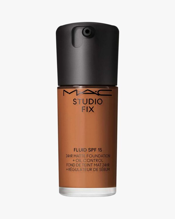 Studio Fix Fluid SPF 15 24HR Matte Foundation + Oil Control 30 ml (Farge: NW43)