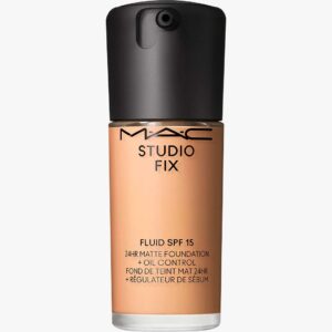 Studio Fix Fluid SPF 15 24HR Matte Foundation + Oil Control 30 ml (Farge: NW18)