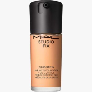 Studio Fix Fluid SPF 15 24HR Matte Foundation + Oil Control 30 ml (Farge: NW22)