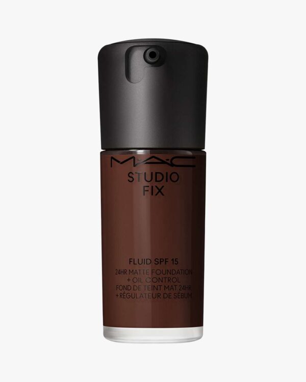 Studio Fix Fluid SPF 15 24HR Matte Foundation + Oil Control 30 ml (Farge: NW60)