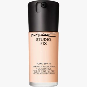 Studio Fix Fluid SPF 15 24HR Matte Foundation + Oil Control 30 ml (Farge: NC5)