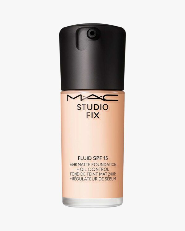 Studio Fix Fluid SPF 15 24HR Matte Foundation + Oil Control 30 ml (Farge: NC5)