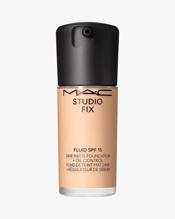 Studio Fix Fluid SPF 15 24HR Matte Foundation + Oil Control 30 ml (Farge: NC16)