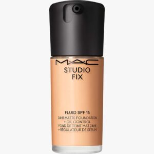 Studio Fix Fluid SPF 15 24HR Matte Foundation + Oil Control 30 ml (Farge: NC18)