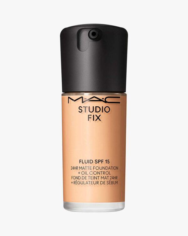 Studio Fix Fluid SPF 15 24HR Matte Foundation + Oil Control 30 ml (Farge: NC18)