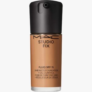 Studio Fix Fluid SPF 15 24HR Matte Foundation + Oil Control 30 ml (Farge: NC45.5)