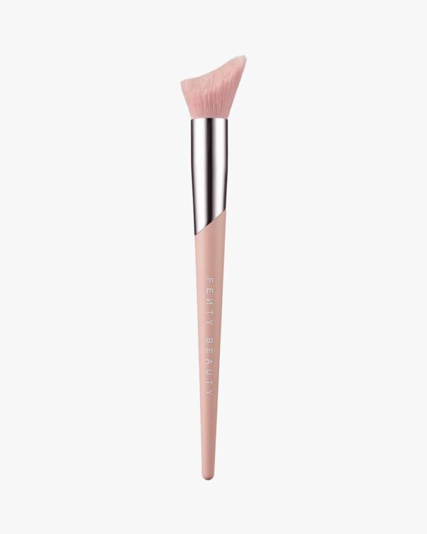 Cheek-Hugging Highlight Brush 120